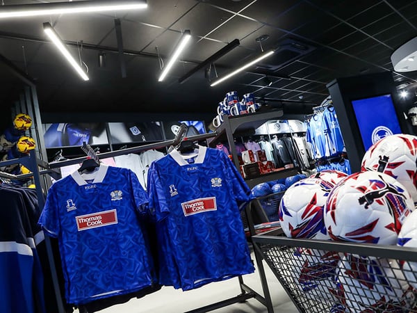 Freestanding Shop Clothing Display Systems